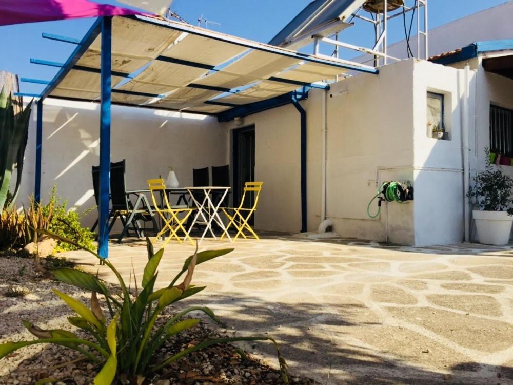 Artist Cottage In Dromolaxia Larnaca Esterno foto